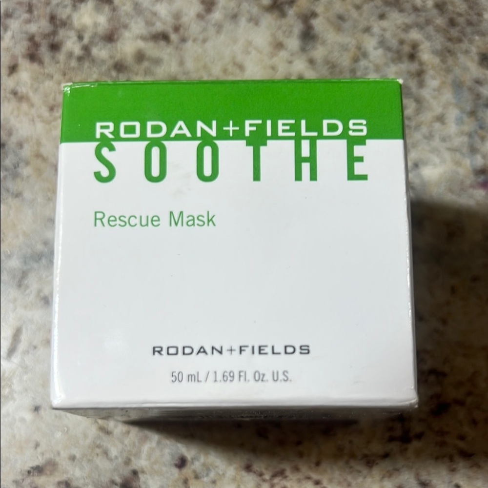 Rodan + Fields Soothe Rescue Mask - Green